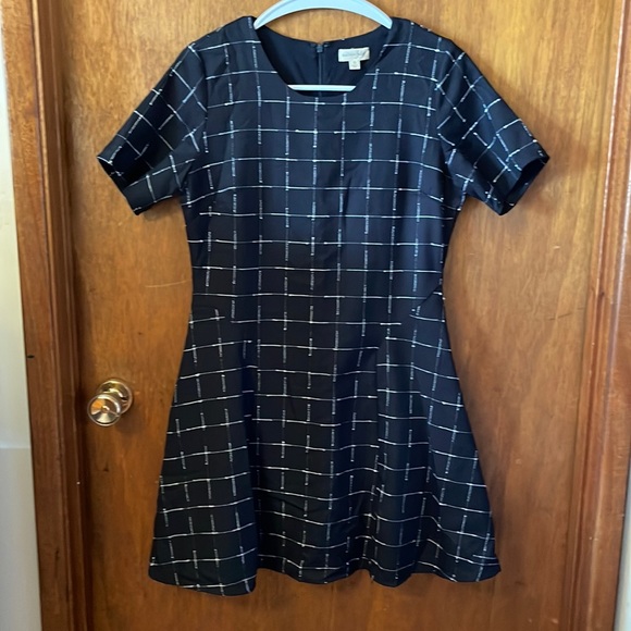 Maison Jules Dresses & Skirts - Maison Jules navy flared short sleeve dress